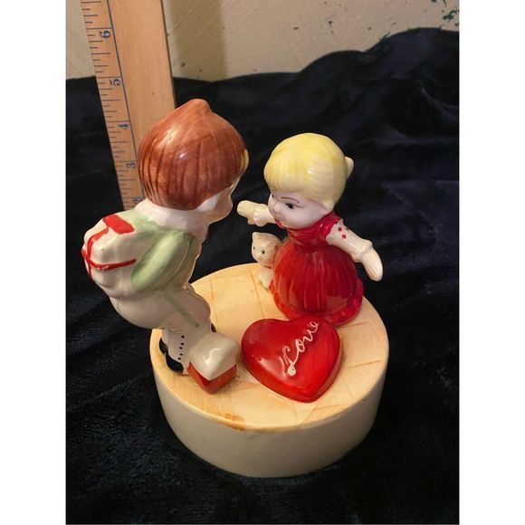 Vintage Ceramic Valentines Love Boy Girl Kitten Adorable figures on a base - Picture 8 of 10
